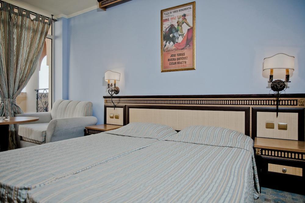 Andalucia Beach Hotel Елените Экстерьер фото