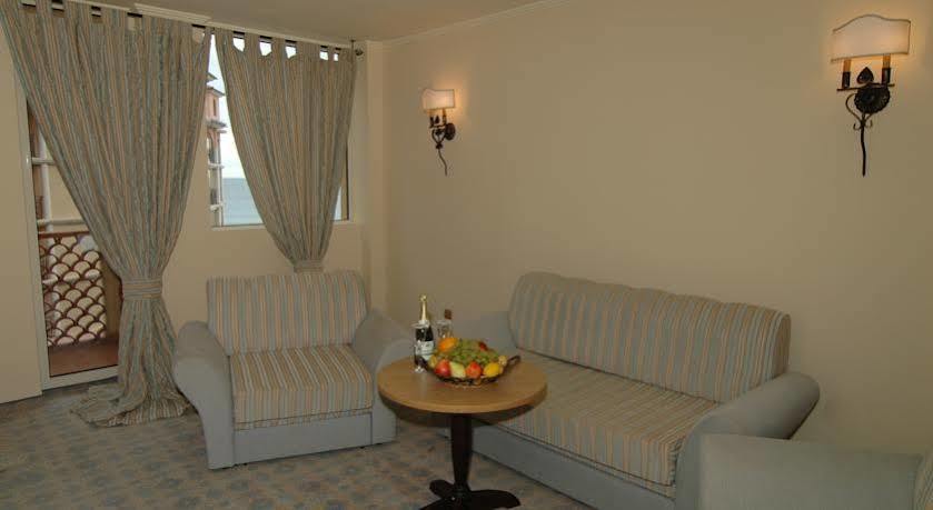Andalucia Beach Hotel Елените Экстерьер фото